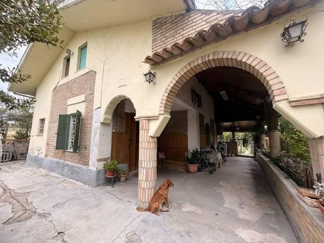 Casa indipendente in vendita a Loreto Aprutino PE