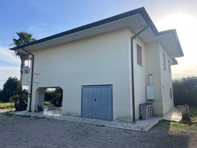Casa indipendente in vendita a Latina LT