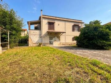 Casa indipendente in vendita a Latina LT