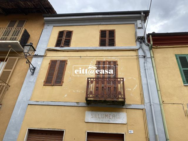 CASA INDIPENDENTE in VENDITA a LAURIANO di 6 vani
