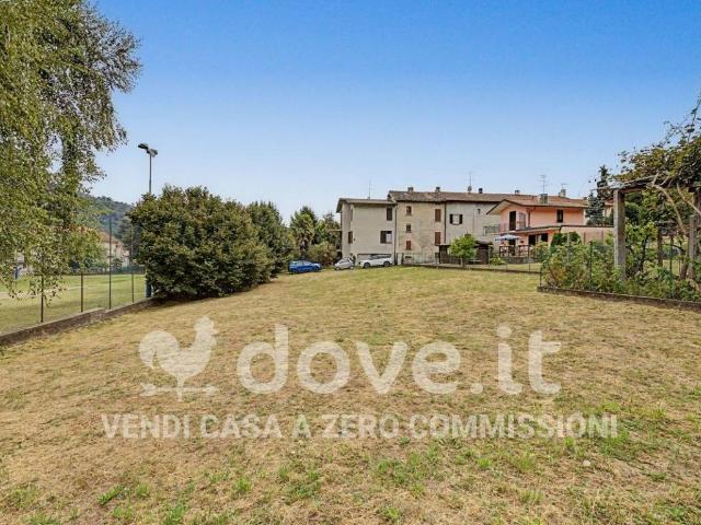 Casa indipendente in vendita a Laveno Mombello VA
