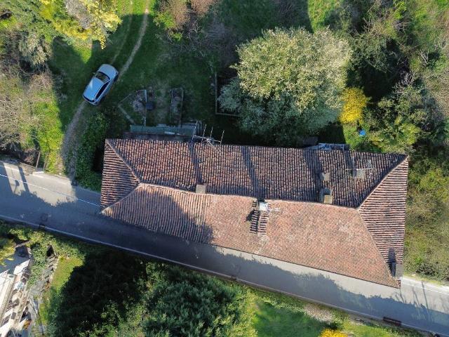 Casa indipendente in vendita a Laveno Mombello VA