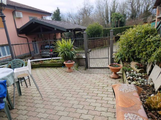 Casa indipendente in vendita a Laveno Mombello VA
