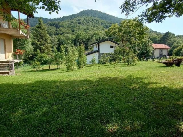 Casa Indipendente in vendita a Laveno Mombello