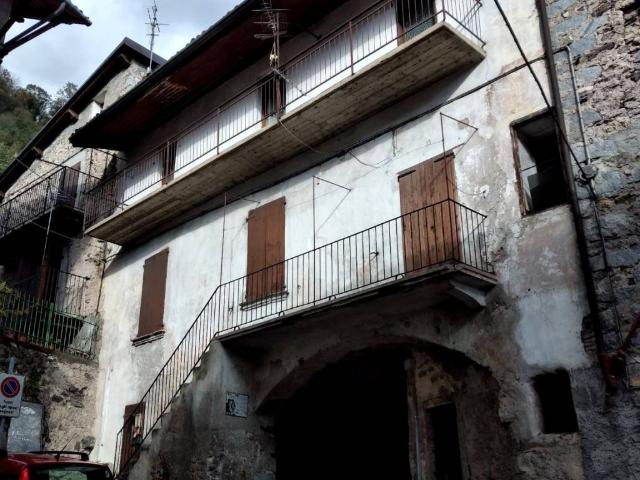 Casa indipendente in vendita a Lavenone BS