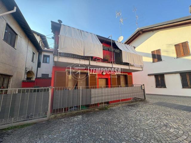 Casa indipendente in vendita a Lazzate