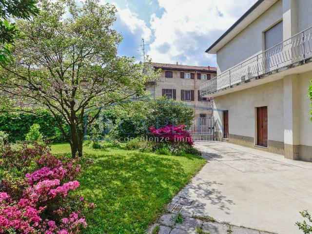 Casa indipendente in vendita a Lazzate MB