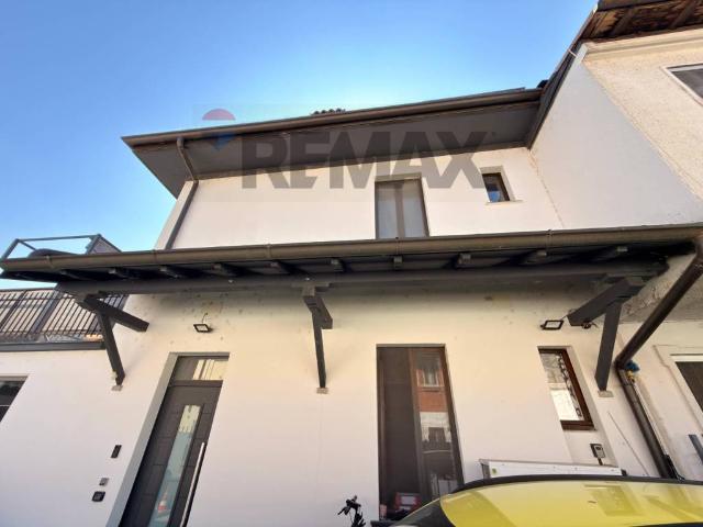 Casa indipendente in vendita a Lacchiarella MI