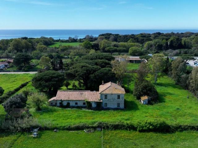 Casa indipendente in vendita a Ladispoli RM
