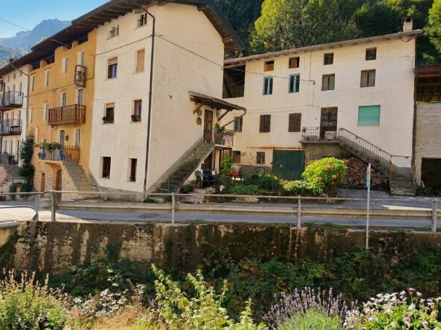 Casa indipendente in vendita a Laghi VI