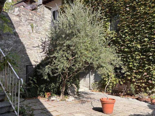 Casa indipendente in vendita a Laglio CO