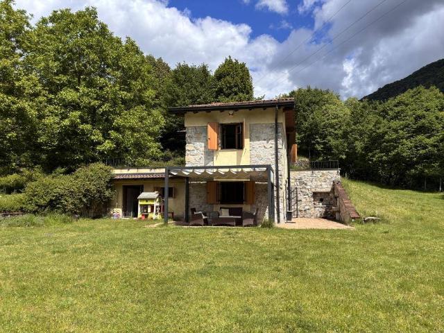 Casa indipendente in vendita a Laino CO