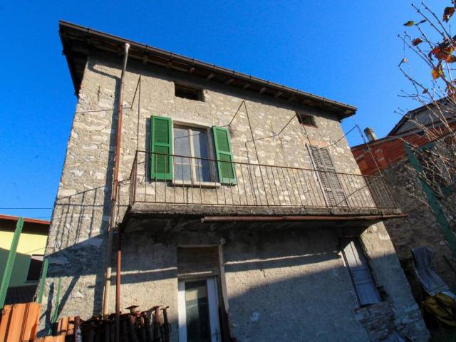 Casa indipendente in vendita a Laino CO