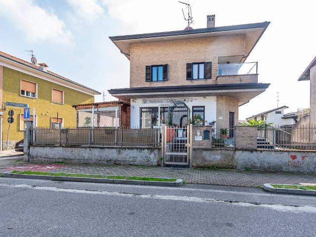 Casa indipendente in vendita a Lainate MI
