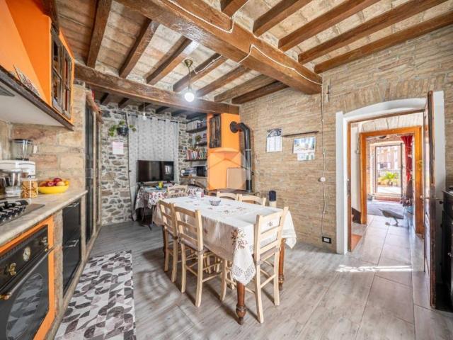 Casa indipendente in vendita a Langhirano PR