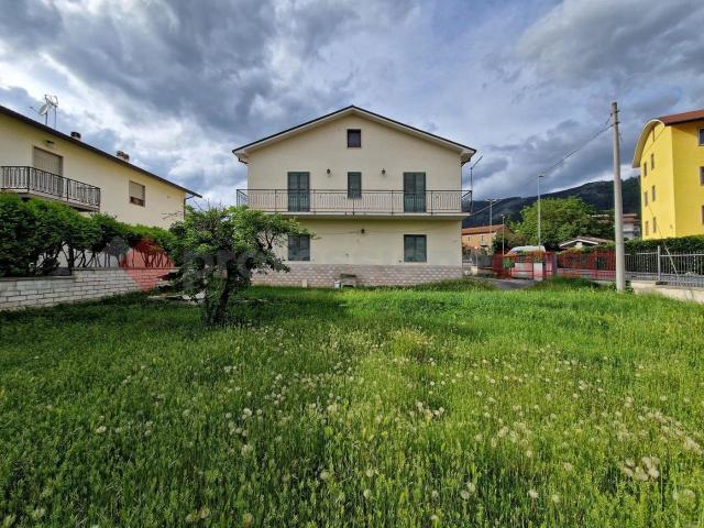Casa indipendente in vendita a L'Aquila