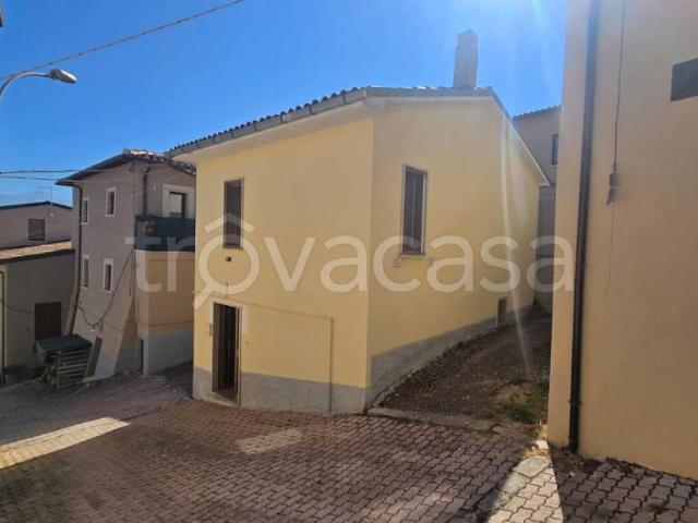 Casa indipendente in vendita a L'Aquila via per Vallesindola, 5, Bagno Monticchio