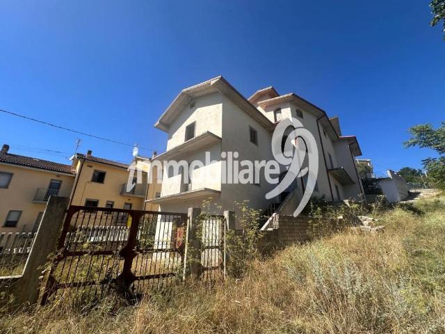 Casa indipendente in vendita a L'Aquila via Torretta, Torretta Torrione