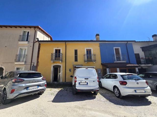 Casa indipendente in vendita a L'Aquila AQ