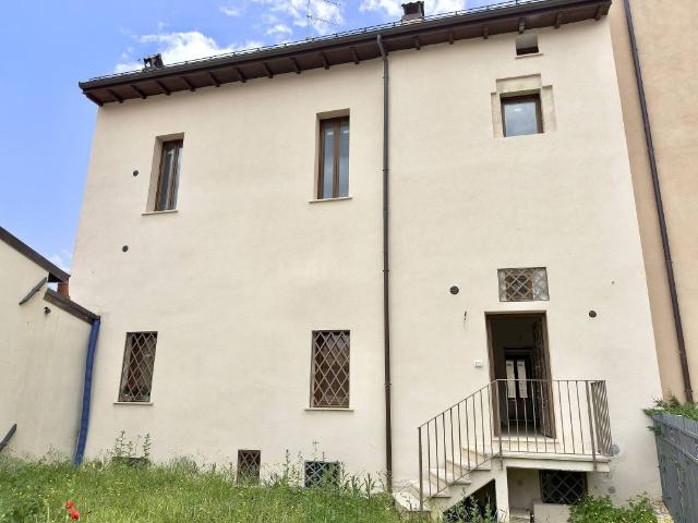 Casa indipendente in vendita a L'Aquila AQ