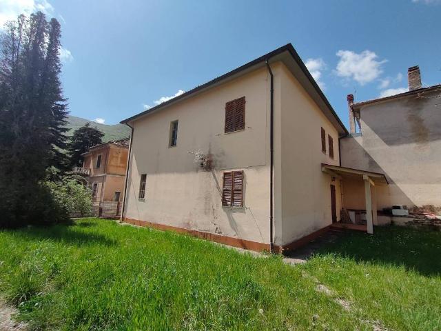 Casa indipendente in vendita a L'Aquila AQ