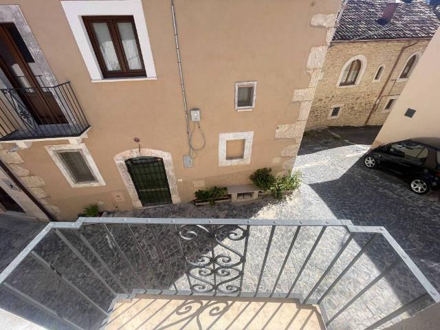 Casa indipendente in vendita a L'Aquila AQ