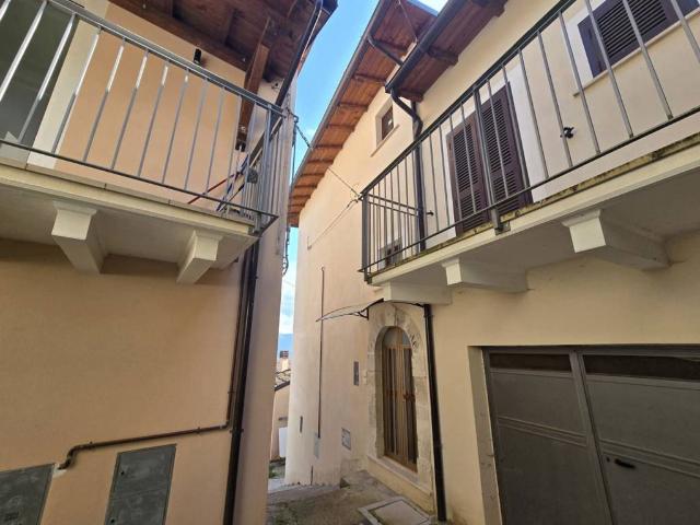 Casa indipendente in vendita a L'Aquila AQ
