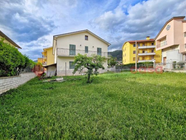 Casa indipendente in vendita a L'Aquila AQ