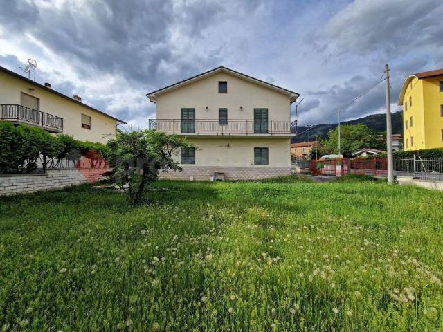 Casa indipendente in vendita a L'Aquila AQ