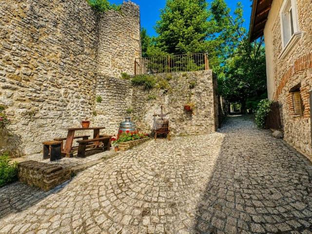 Casa indipendente in vendita a L'Aquila AQ