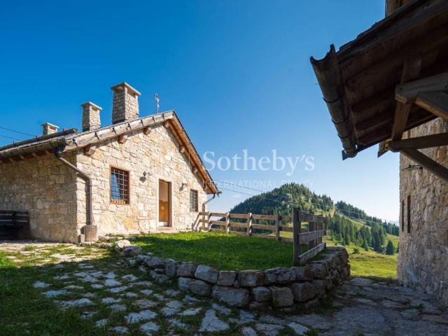 Casa indipendente in vendita a Lastebasse