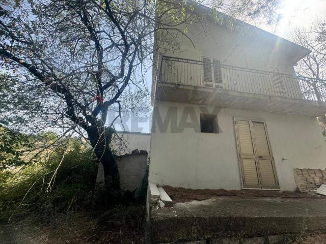 Casa indipendente in vendita a Lettomanoppello PE