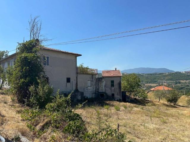 Casa indipendente in vendita a Lettomanoppello PE