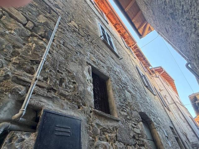 Casa indipendente in vendita a Lezzeno CO