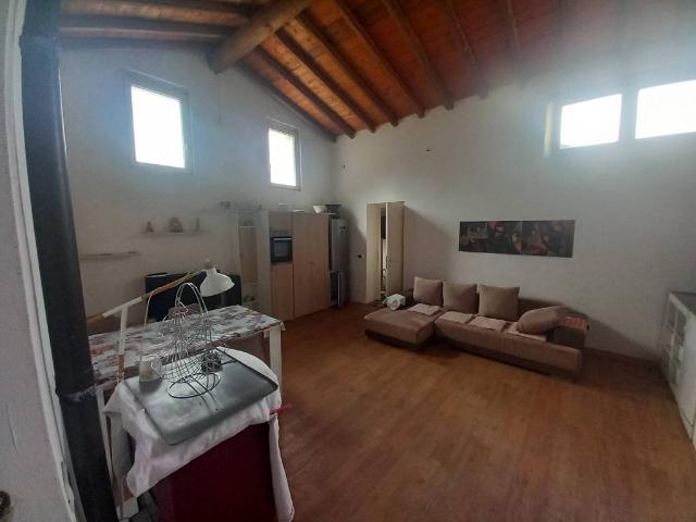 Casa indipendente in vendita a Lezzeno CO