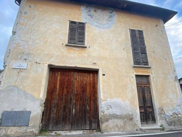 Casa indipendente in vendita a Leggiuno VA