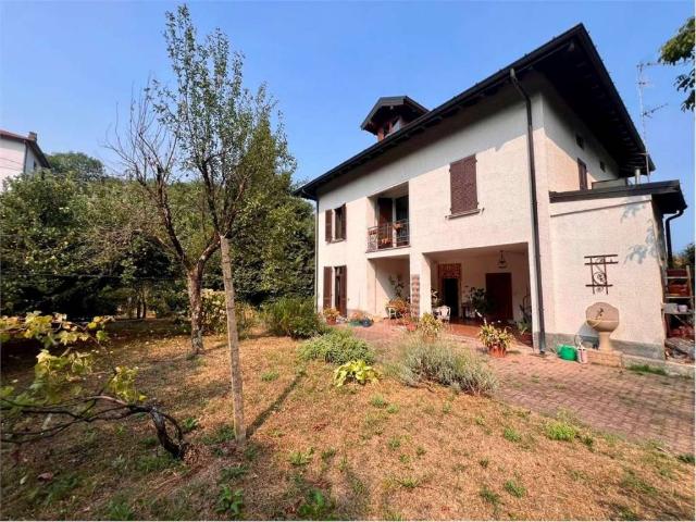 Casa indipendente in vendita a Leggiuno VA