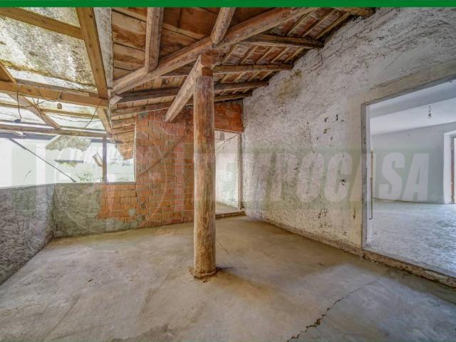 Casa indipendente in vendita a Leggiuno VA
