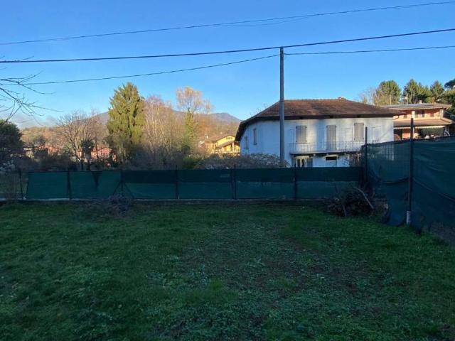Casa indipendente in vendita a Leggiuno VA