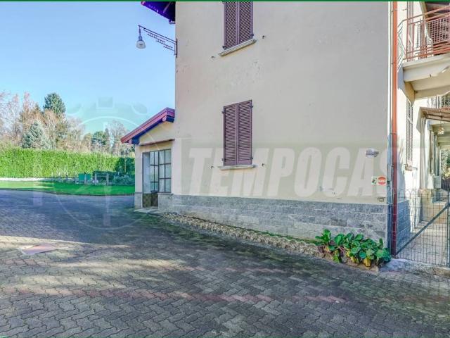 Casa indipendente in vendita a Leggiuno VA