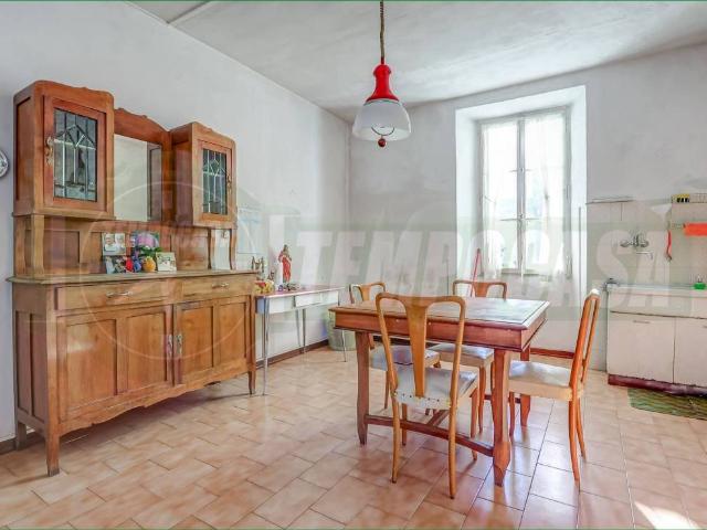 Casa indipendente in vendita a Leggiuno VA