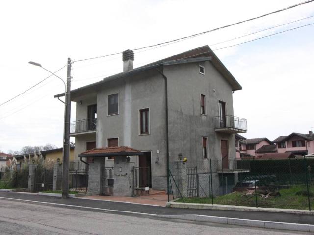 Casa indipendente in vendita a Leggiuno VA
