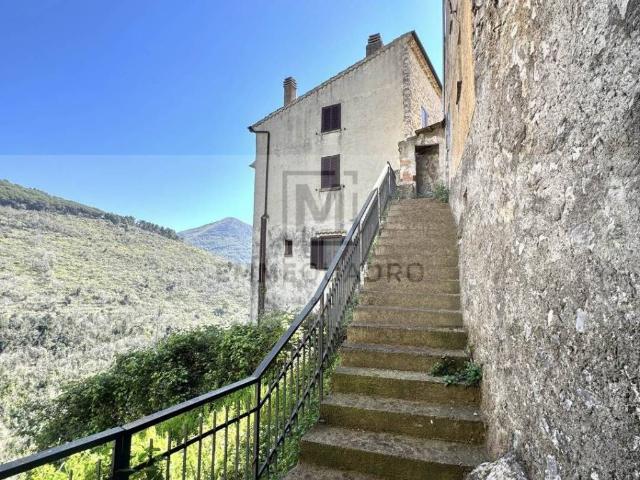 Casa indipendente in vendita a Lenola LT
