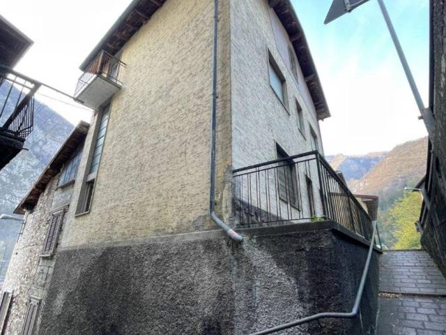 Casa indipendente in vendita a Lenna BG