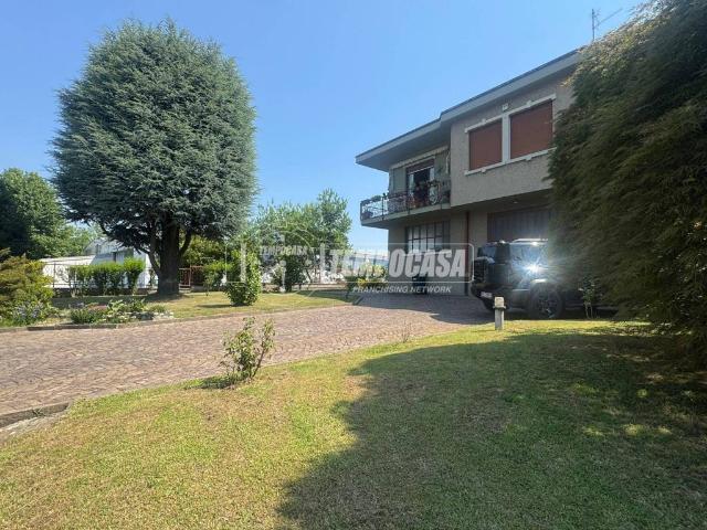 Casa indipendente in vendita a Lentate sul Seveso MB