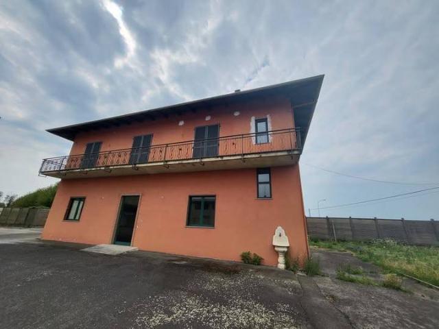Casa indipendente in vendita a Lenta VC