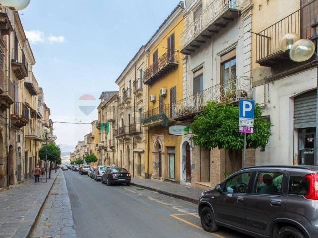 Casa indipendente in vendita a Leonforte EN