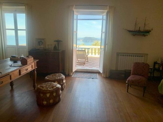 Casa indipendente in vendita a Lerici SP