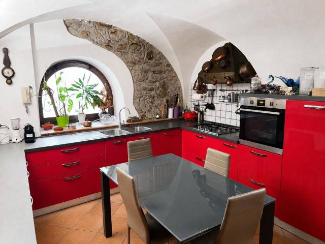 Casa indipendente in vendita a Lesegno CN