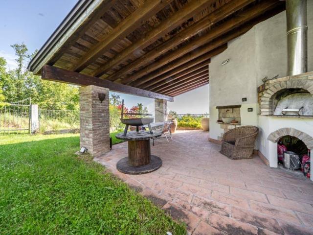 Casa indipendente in vendita a Lesignano de' Bagni PR